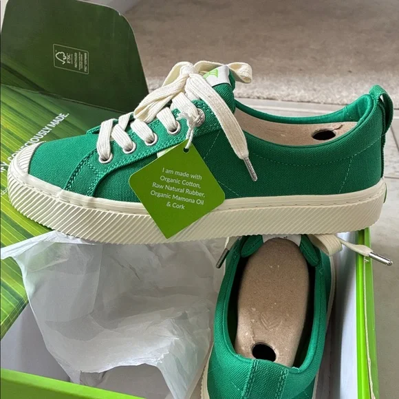 Cariuma Women’s Green Canvas Sneakers with White Laces Size 8 - Picture 2 of 8